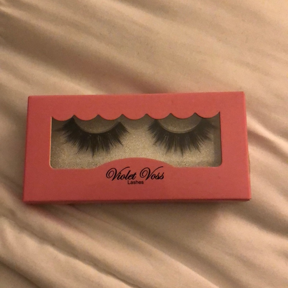 Violet Voss “Eye Donut Care” Lashes